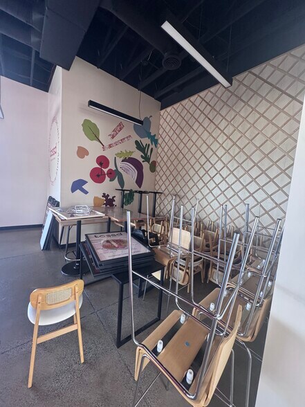 More Photos Of 665 450 N, Vineyard Storefront For Lease