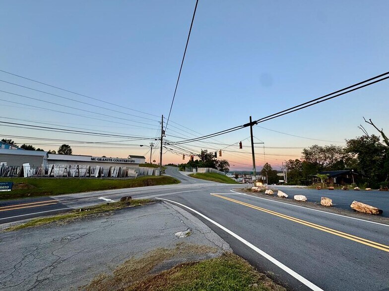 More Photos Of 3900 E First St, Blue Ridge Office Residential For Lease