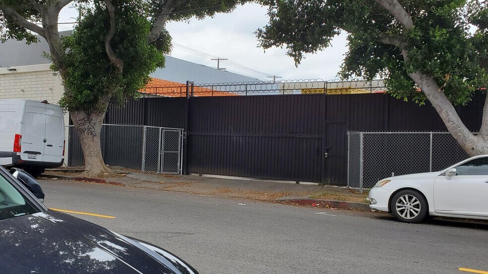 More Photos Of 2301-2305 S Main St, Los Angeles Warehouse For Lease