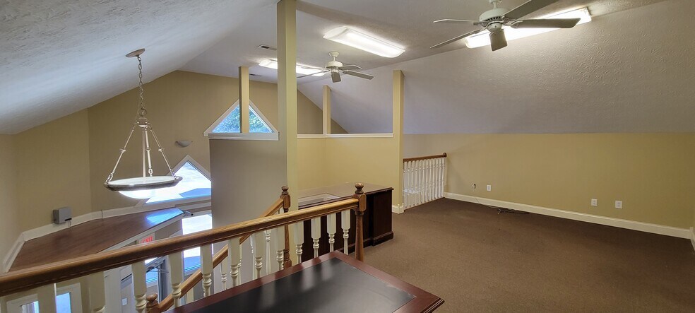 More Photos Of 2416 Memorial Blvd, Springfield Storefront Retail Office For Sale