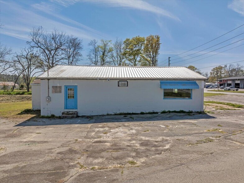More Photos Of 131 S Jackson St, Hawkinsville Flex For Sale