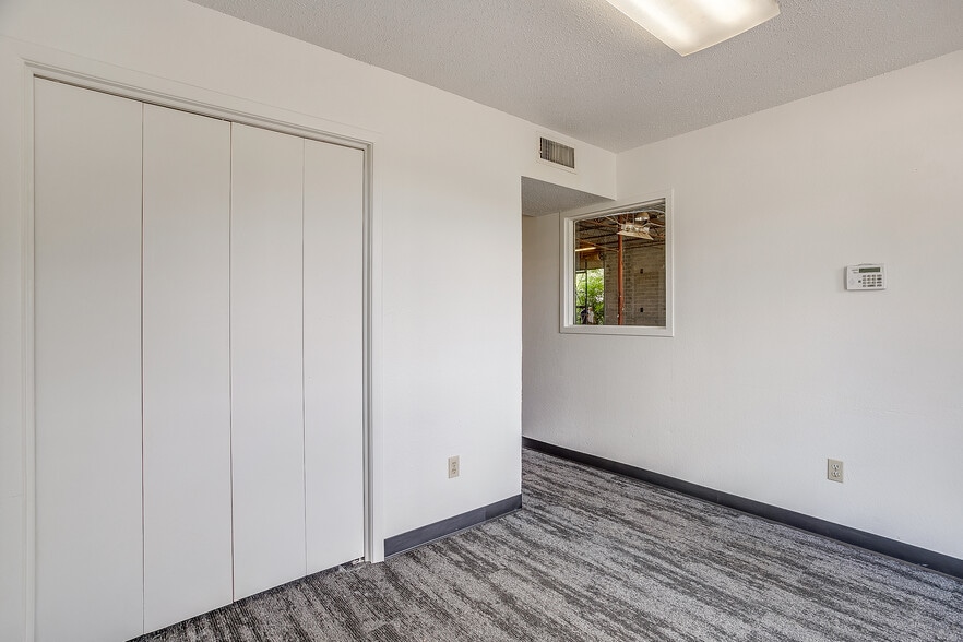 More Photos Of 3808 E 1st St, Fort Worth Light Manufacturing For Lease