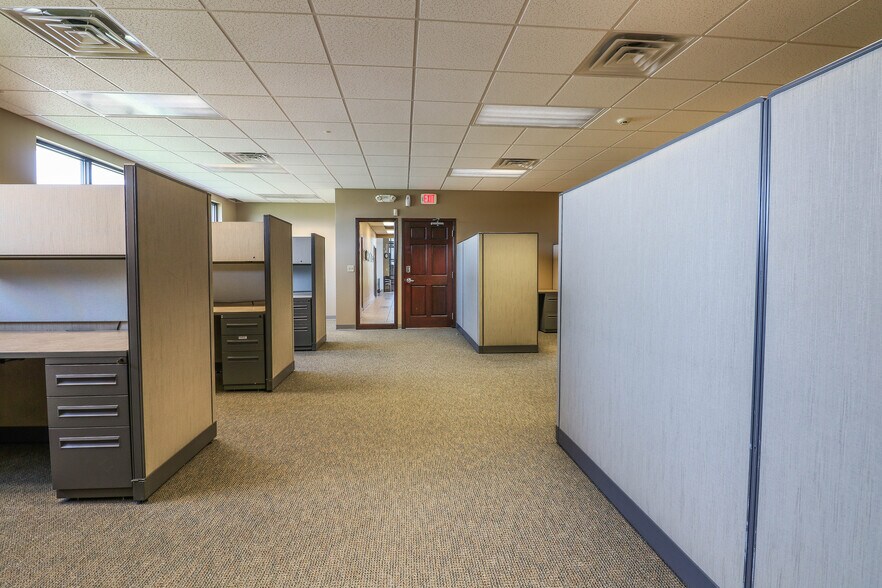 More Photos Of 1990 Godfrey Dr, Waupaca Office For Sale