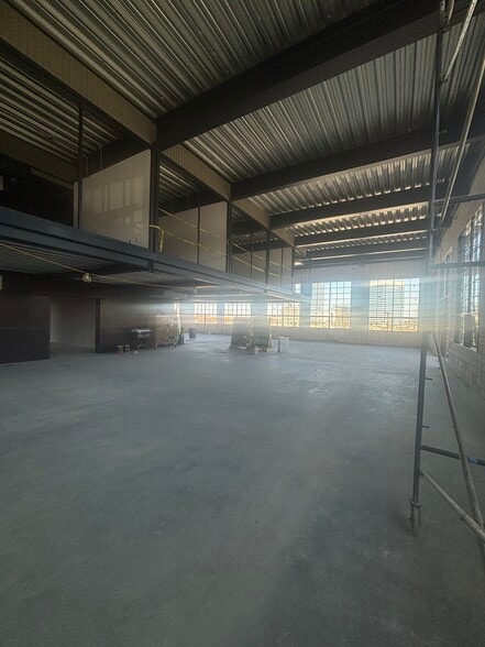 More Photos Of 1320-1330 E Franklin Ave, El Segundo Service For Lease