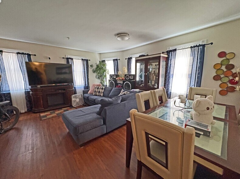 More Photos Of 2 Coburn St, Framingham Apartments For Sale