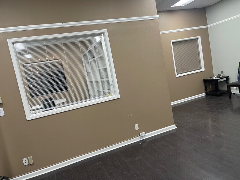 More Photos Of 13313-13321 Ventura Blvd, Sherman Oaks Office For Lease
