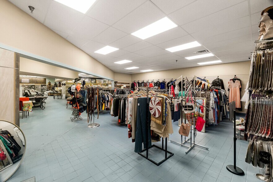 More Photos Of 821 King George Blvd, Savannah Unknown For Lease