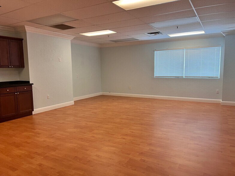 More Photos Of 3445-3499 High Ridge Rd, Boynton Beach Warehouse For Lease