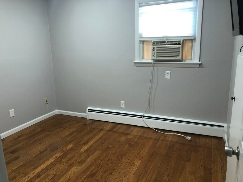 More Photos Of 417 Clifton Ave, Clifton Office For Lease