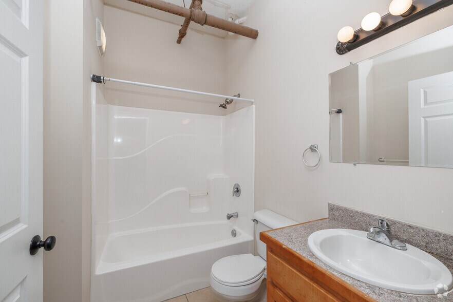 More Photos Of 617 Hiawatha Blvd E, Syracuse Apartments For Lease