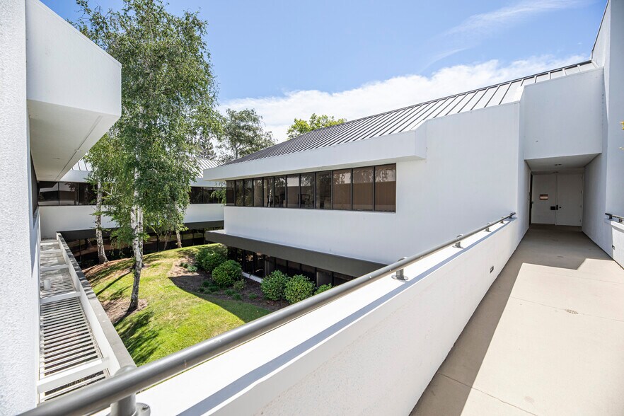 More Photos Of 1451 River Park Dr, Sacramento Office For Lease