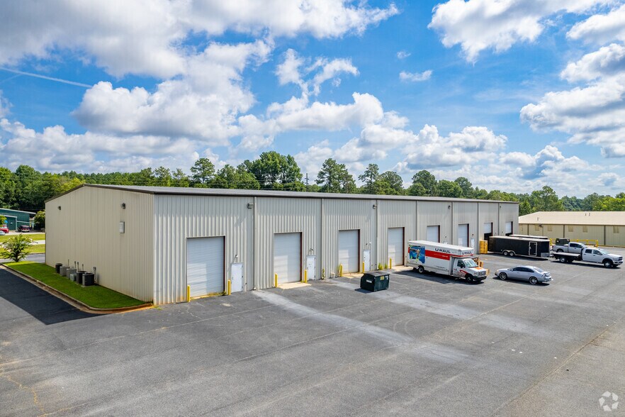 More Photos Of 1516 Kalamazoo Dr, Griffin Unknown For Lease