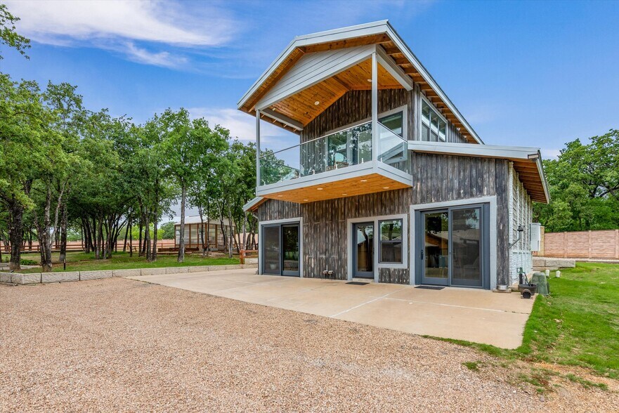 More Photos Of 1000 County Road 904, Joshua Golf Course Driving Range For Sale