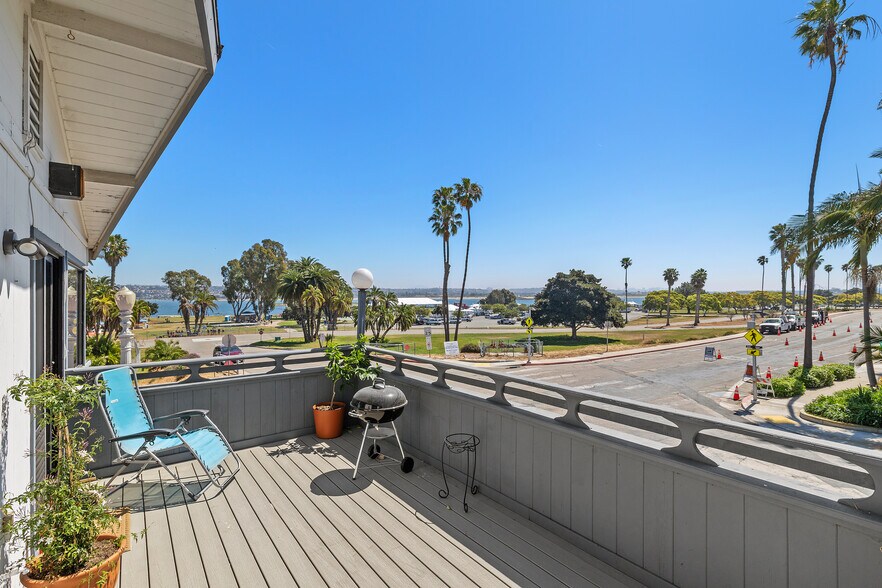 More Photos Of 3702-3710 Crown Point Dr, San Diego Apartments For Sale