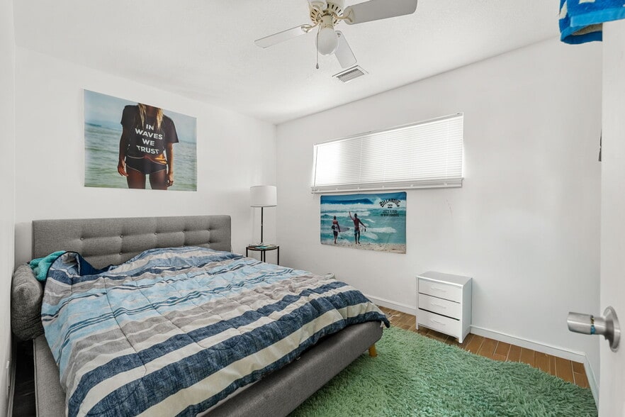 More Photos Of 1592 Jimmy Buffet Mem Hwy, Satellite Beach Office Residential For Sale