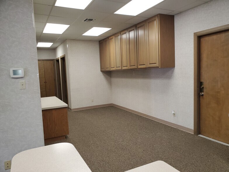 More Photos Of 16015 University Oak, San Antonio Service For Lease