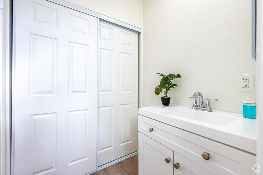 More Photos Of 835 W Rosecrans Ave, Gardena Apartments For Sale