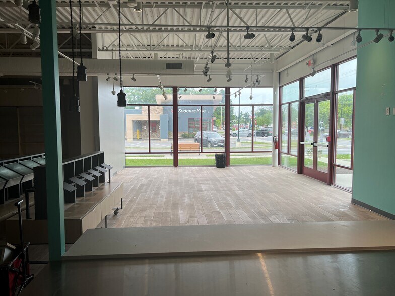 More Photos Of 2627 South Rd, Poughkeepsie Unknown For Lease