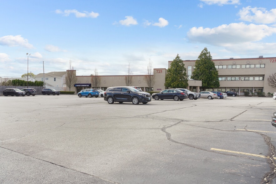 More Photos Of 725 Reservoir Ave, Cranston Medical For Lease