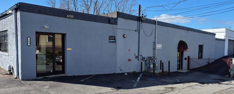 More Photos Of 100 Carney St, Glen Cove Manufacturing For Sale