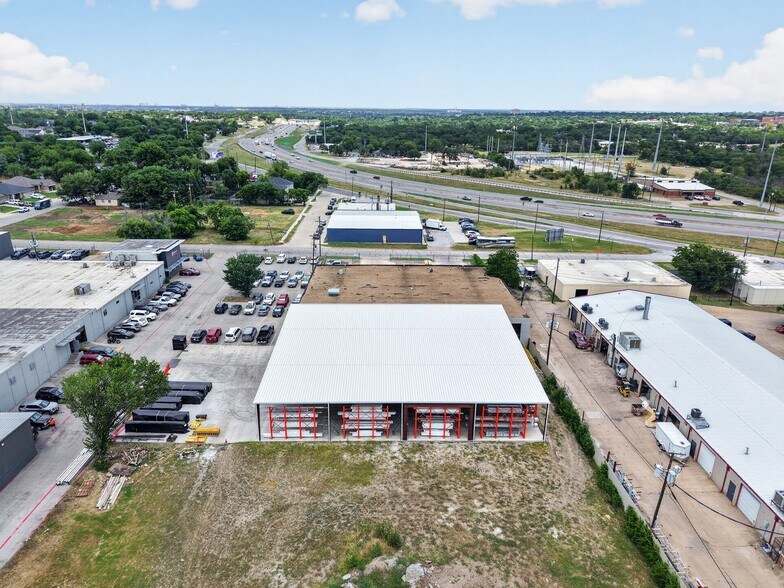 More Photos Of 2106-2110 E Richmond Ave, Fort Worth Distribution For Lease