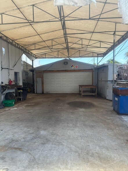 More Photos Of 250 NE 44th St, Oakland Park Auto Repair For Sale