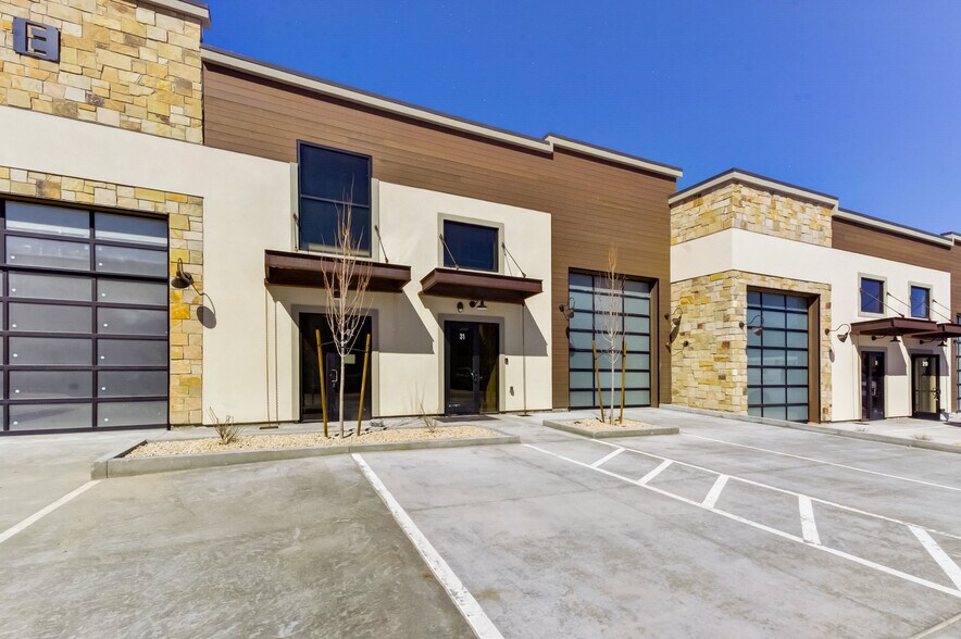 More Photos Of 4554 Forestdale Dr, Park City Light Manufacturing For Sale