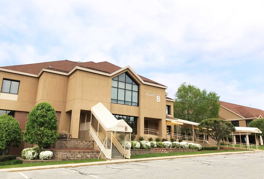 More Photos Of 44 Birch St, Derry Medical For Lease