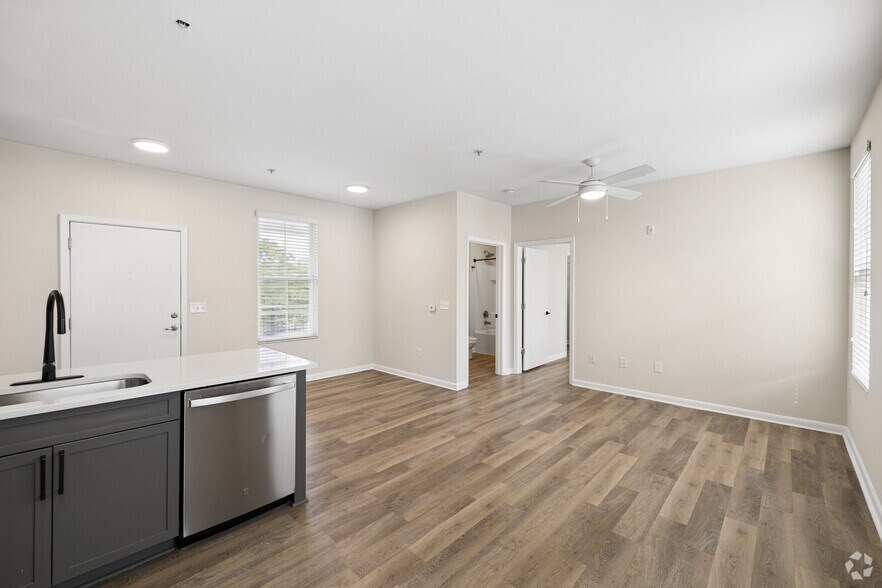 More Photos Of 725-735 Coleman Blvd, Mount Pleasant Apartments For Lease