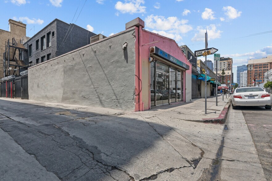 More Photos Of 212 E 11th St, Los Angeles General Retail For Sale