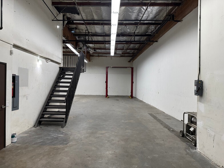 More Photos Of 8000 Wheatland Ave, Sun Valley Manufacturing For Lease