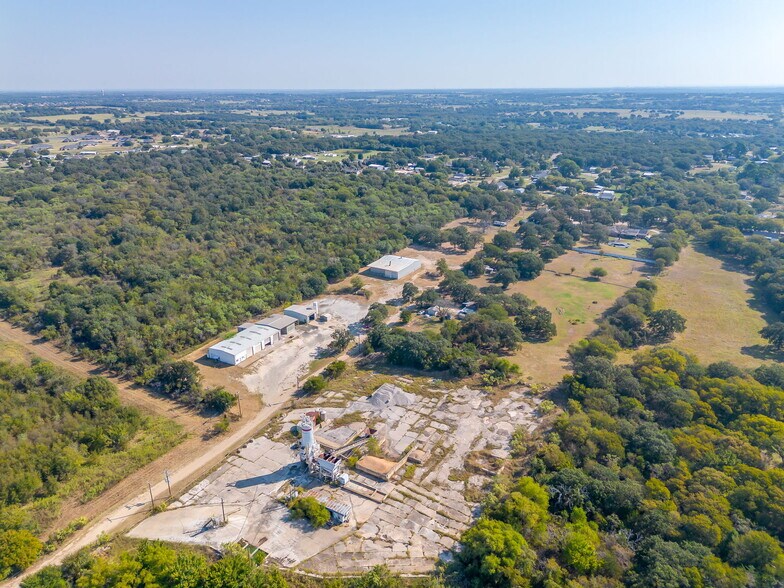 More Photos Of 3545 N Main St, Cleburne Industrial For Lease