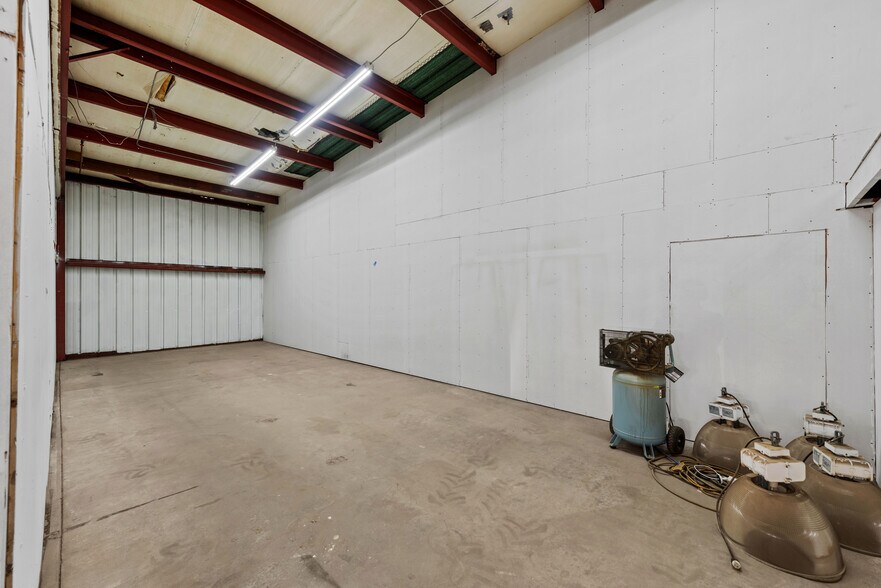 More Photos Of 225 W Lockhart Ave, Coos Bay Warehouse For Sale