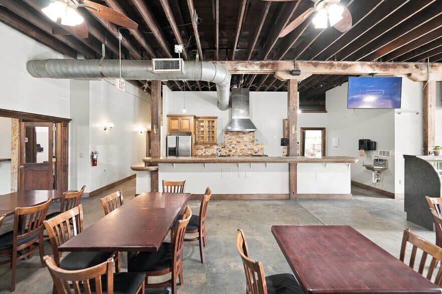 More Photos Of 1602-1608 Walnut St, Jacksonville Restaurant For Sale