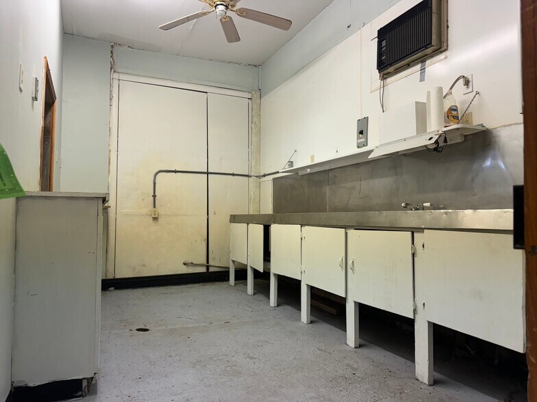 More Photos Of 5566 4th St, Satsuma Daycare Center For Sale