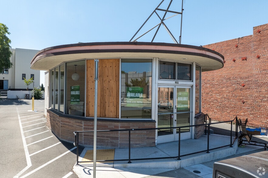More Photos Of 951 C St, Hayward Fast Food For Sale