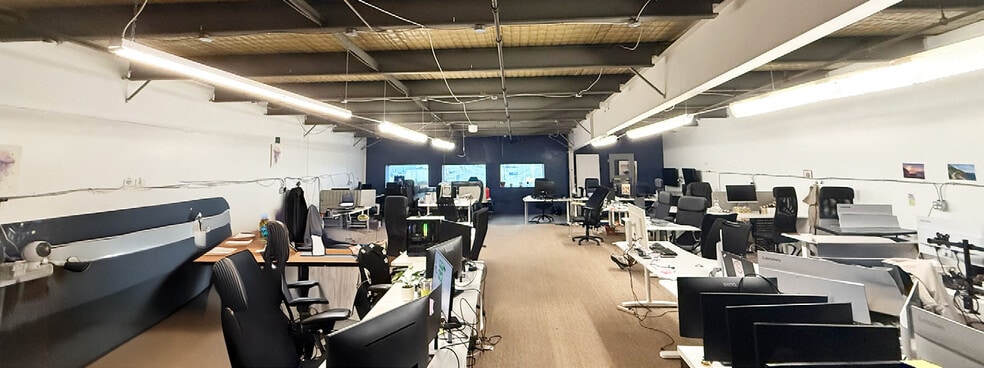 More Photos Of 20-24 Akerley Blvd, Dartmouth Distribution For Lease