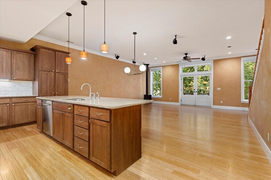 More Photos Of 902 S Main St, Buena Vista Storefront Retail Residential For Sale