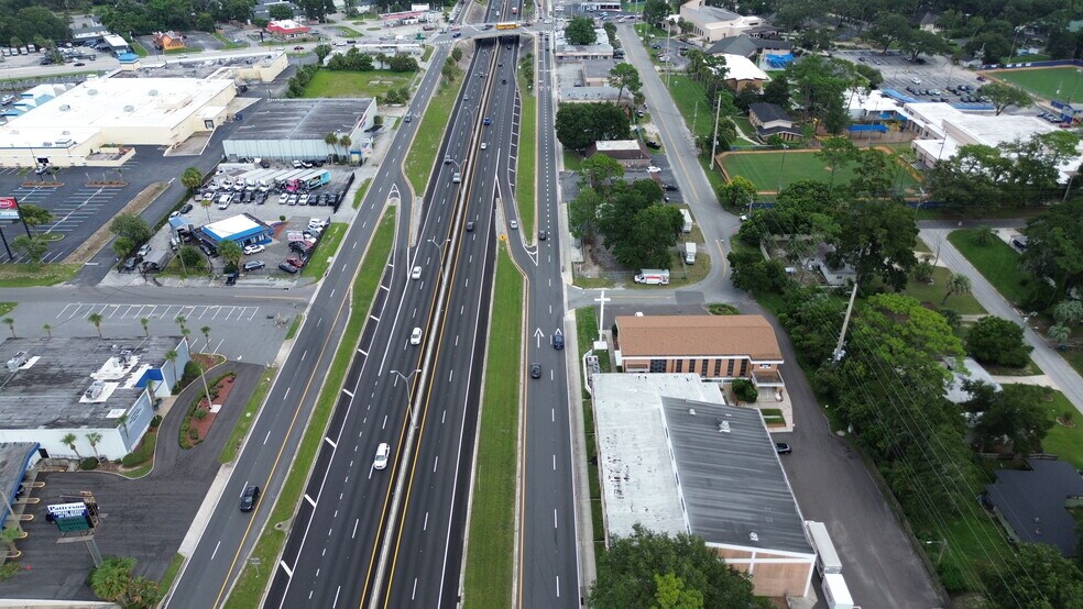 More Photos Of 6612 Arlington Expy, Jacksonville Schools For Lease