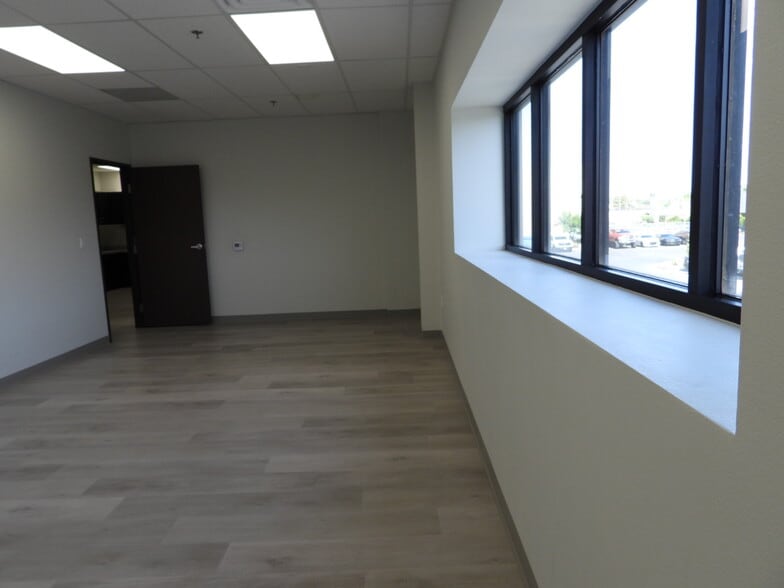 More Photos Of 5470 Stephanie St, Las Vegas Warehouse For Lease