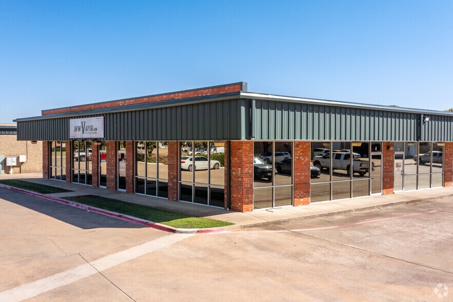 More Photos Of 720 Valley Ridge Cir, Lewisville Showroom For Lease
