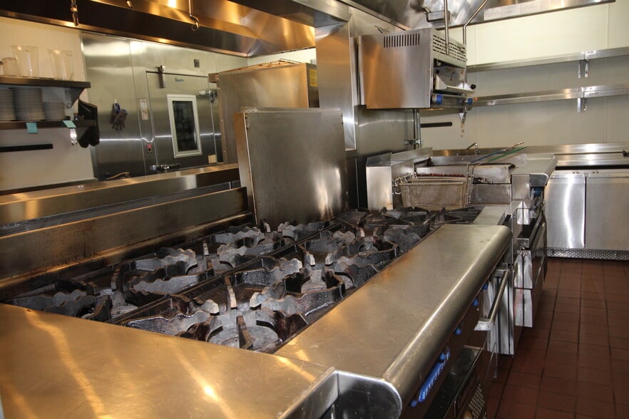 More Photos Of 8755-8757 Old Redwood Hwy, Windsor Hotel For Sale