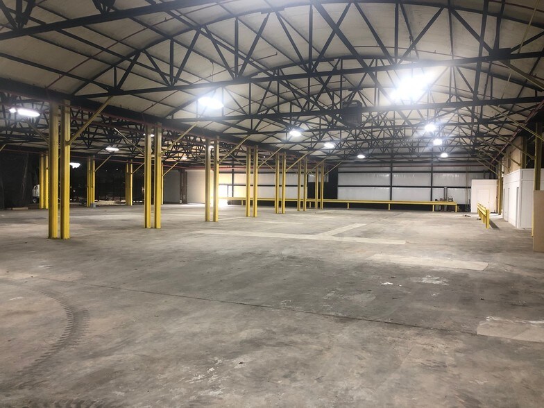 More Photos Of 100 Industrial Dr, Cartersville Manufacturing For Lease