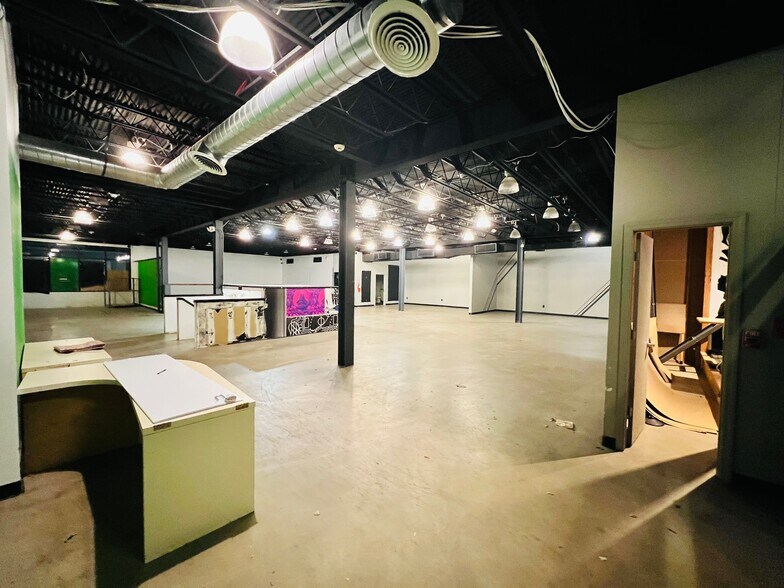 More Photos Of 183 S Broadway, Hicksville Office For Lease