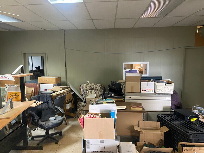 More Photos Of 4918 Napier St, Port Alberni Flex For Sale