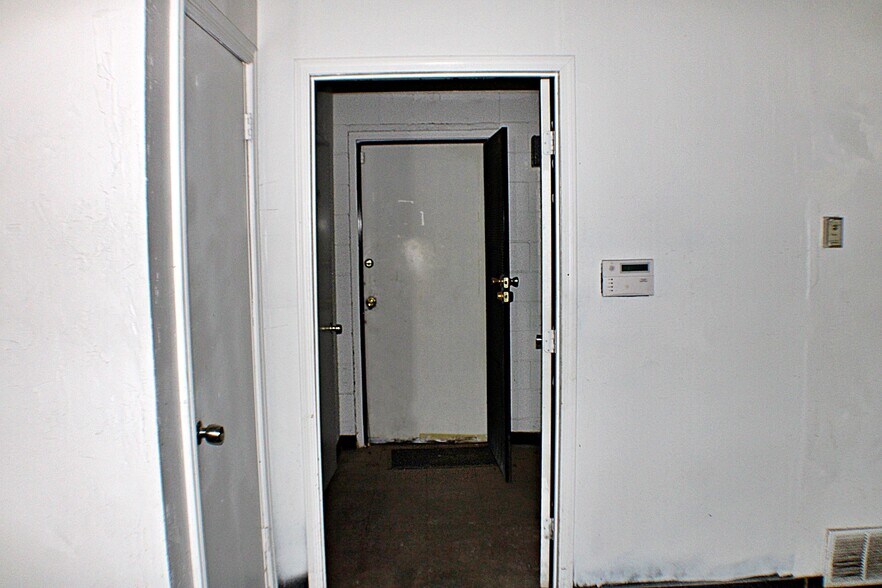 More Photos Of 10978 Montwood Dr, El Paso Unknown For Lease