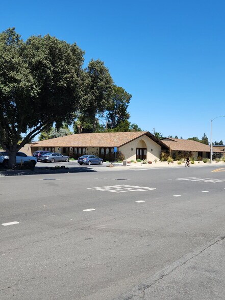 More Photos Of 525 W Remington Dr, Sunnyvale Office For Lease