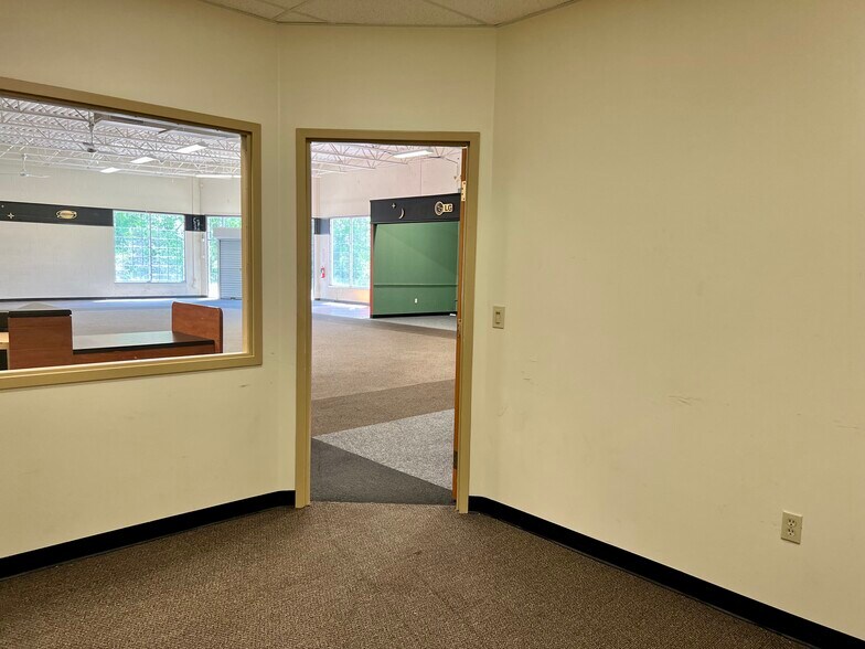 More Photos Of 2850 N Market St, Shreveport Freestanding For Sale
