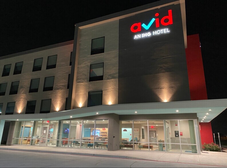 More Photos Of 281 Buddy Ganem Dr, Portland Hotel For Sale