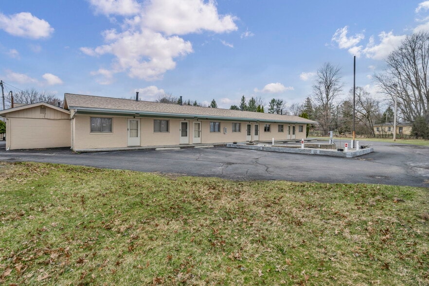 More Photos Of 44077 Oberlin Elyria Rd, Oberlin Hotel For Sale
